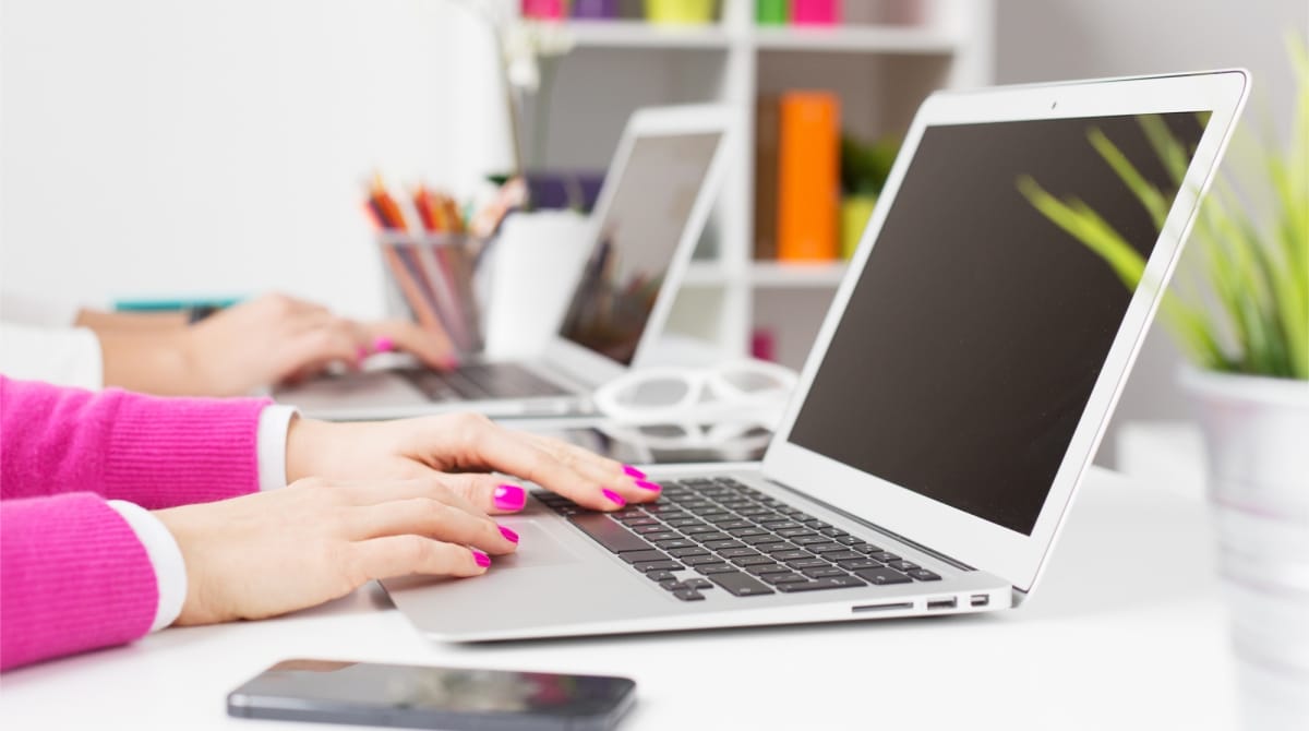 Розбився корпус MacBook Розбився корпус MacBook - фото